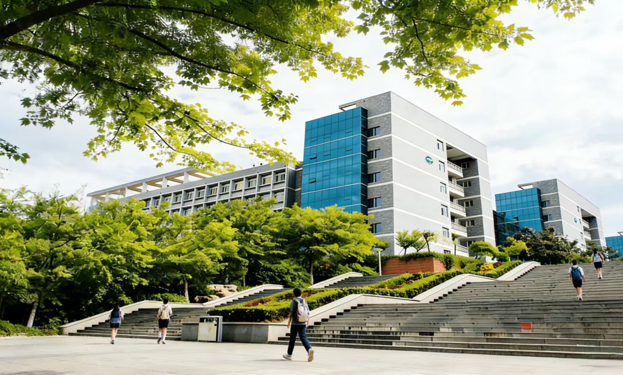 学院春天教学楼